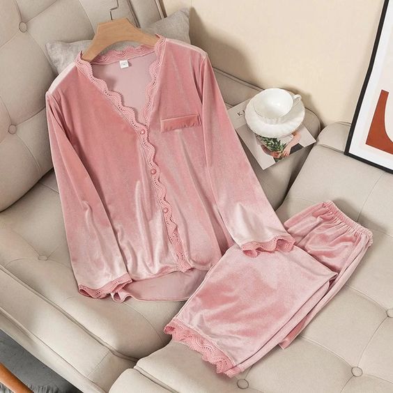 Cozy Ladies Sleepwear: Stylish and Comfortable Pajamas for a Restful Night